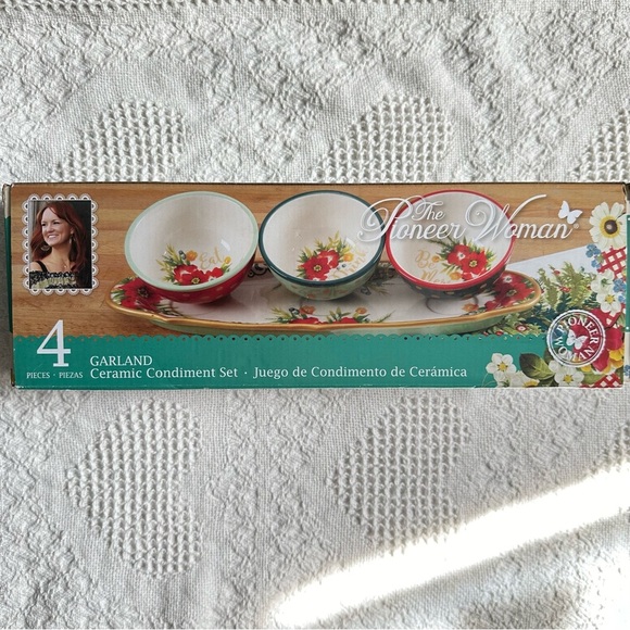 Pioneer Woman Garland 4-Piece Ceramic Condiment Set Winter Bouquet Pattern - Picture 12 of 14